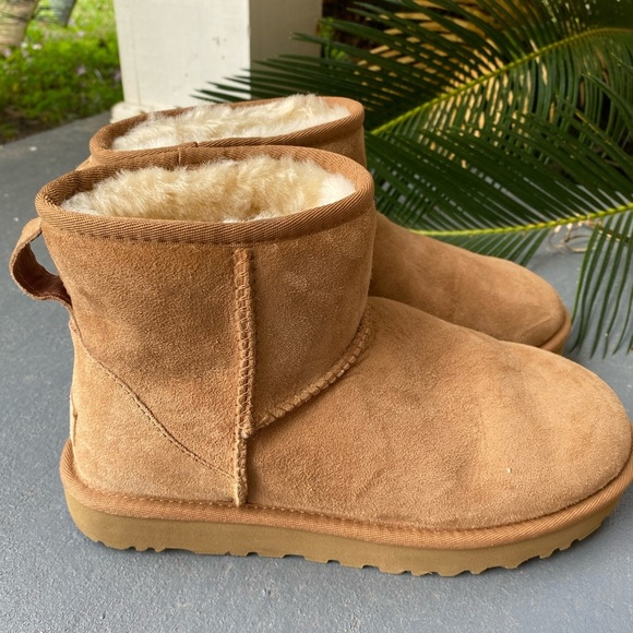 UGG Shoes - Ugg Classic Mini II Genuine Shearling Lined Boot Chestnut Suede Women’s size 8